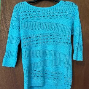 Woman’s light weight sweater size M
